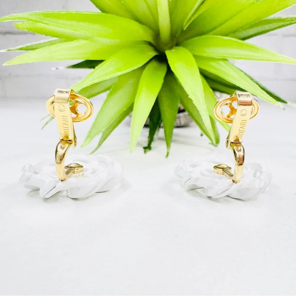 Vintage 60s Crown Trifari White Enamel Pinwheel Swirl Gold Tone Clip Earrings